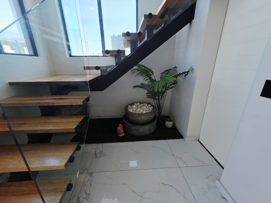 5 Bedroom Property for Sale in Sandown Western Cape